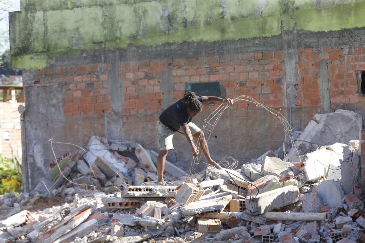 Jornal Correio Vinte e sete casas são demolidas em Camaçari por