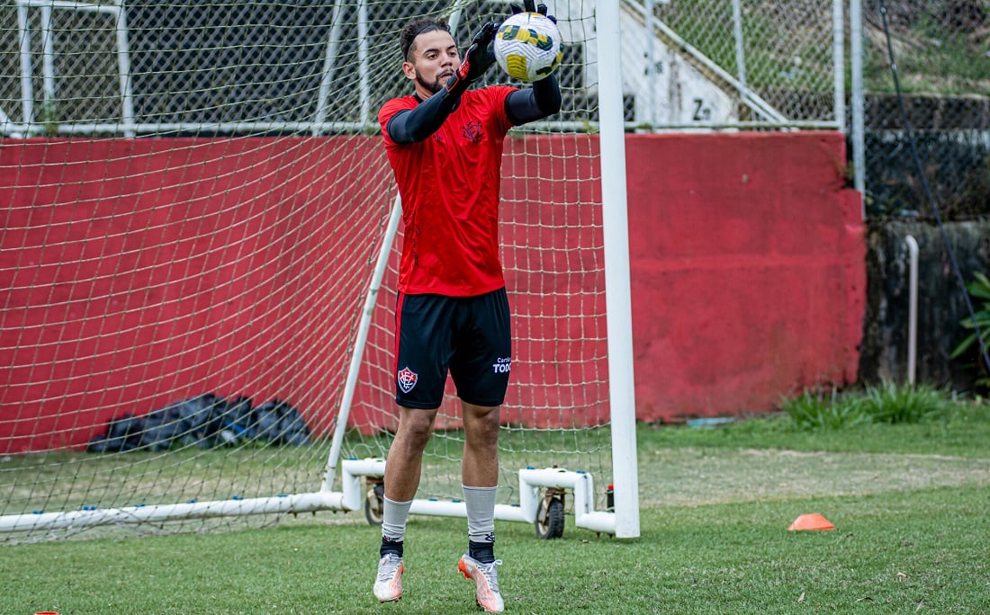 Jornal Correio Vitória empresta João Cabral ao Itabuna para a