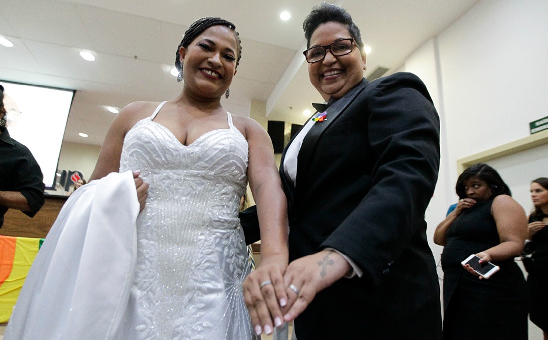 Dia Do Sim Casais Lgbtqi Oficializam Uni O Civil Em Casamento Coletivo