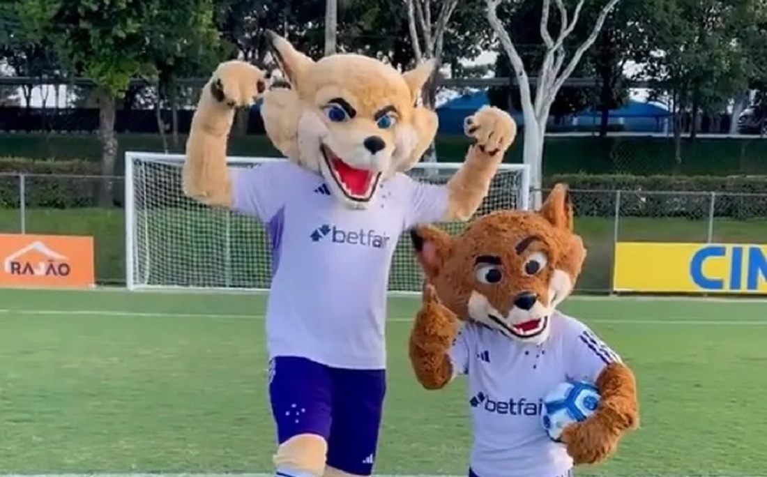 Jornal Correio Ronaldo gordão devolve o Raposão mascote do