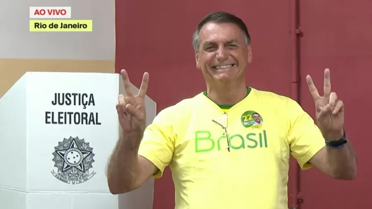 Jornal Correio Bolsonaro Chega Cedo E O Primeiro A Votar Em Se O