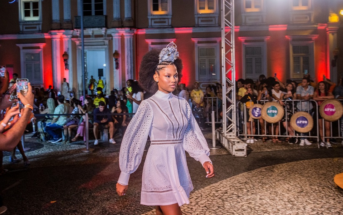 Jornal Correio Do Afro Fashion Day Para O Mundo Modelo Baiana Inicia