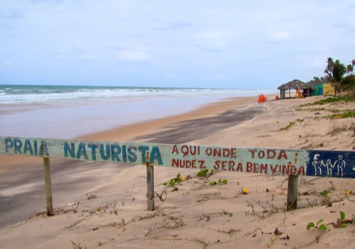 Jornal Correio Praia de nudismo baiana é eleita a melhor do Brasil e