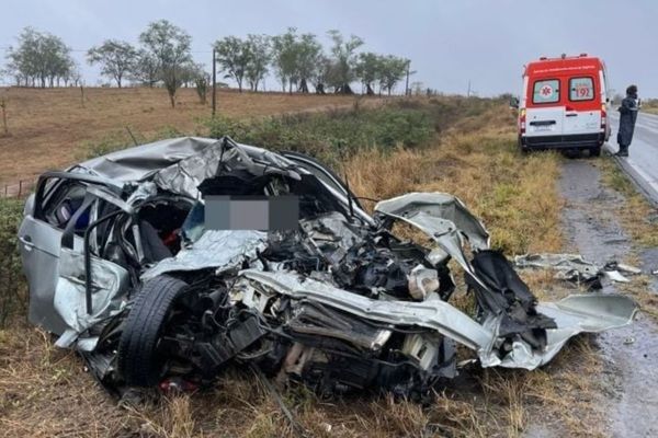 Jornal Correio Casal E Filha Crian A Morrem Em Batida Entre Carro E