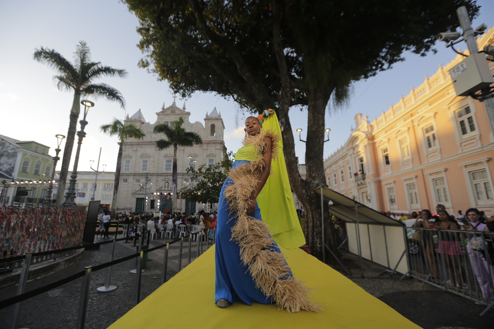 Jornal Correio Parceria Entre Afro Fashion Day E Bracell Traz