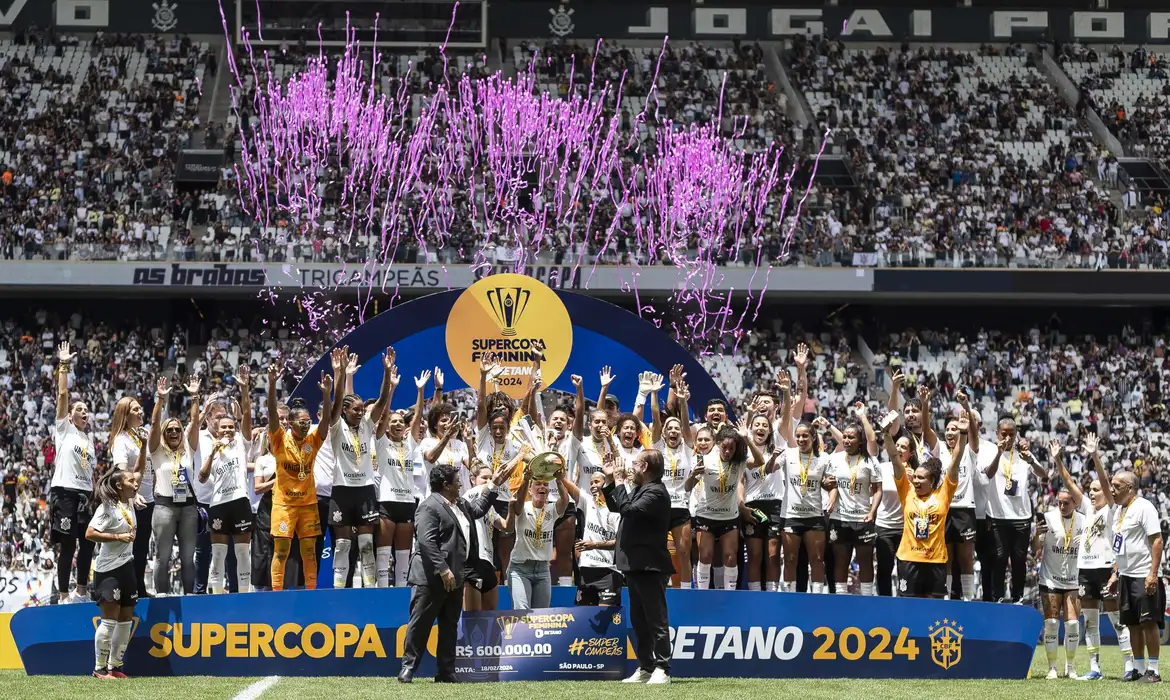 Jornal Correio Corinthians Derrota Cruzeiro E Conquista Tri Da