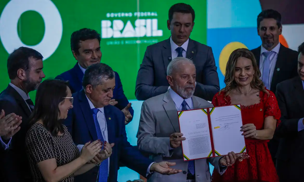 Jornal Correio Lula Sanciona Lei Que Desonera Atividades Do Setor De