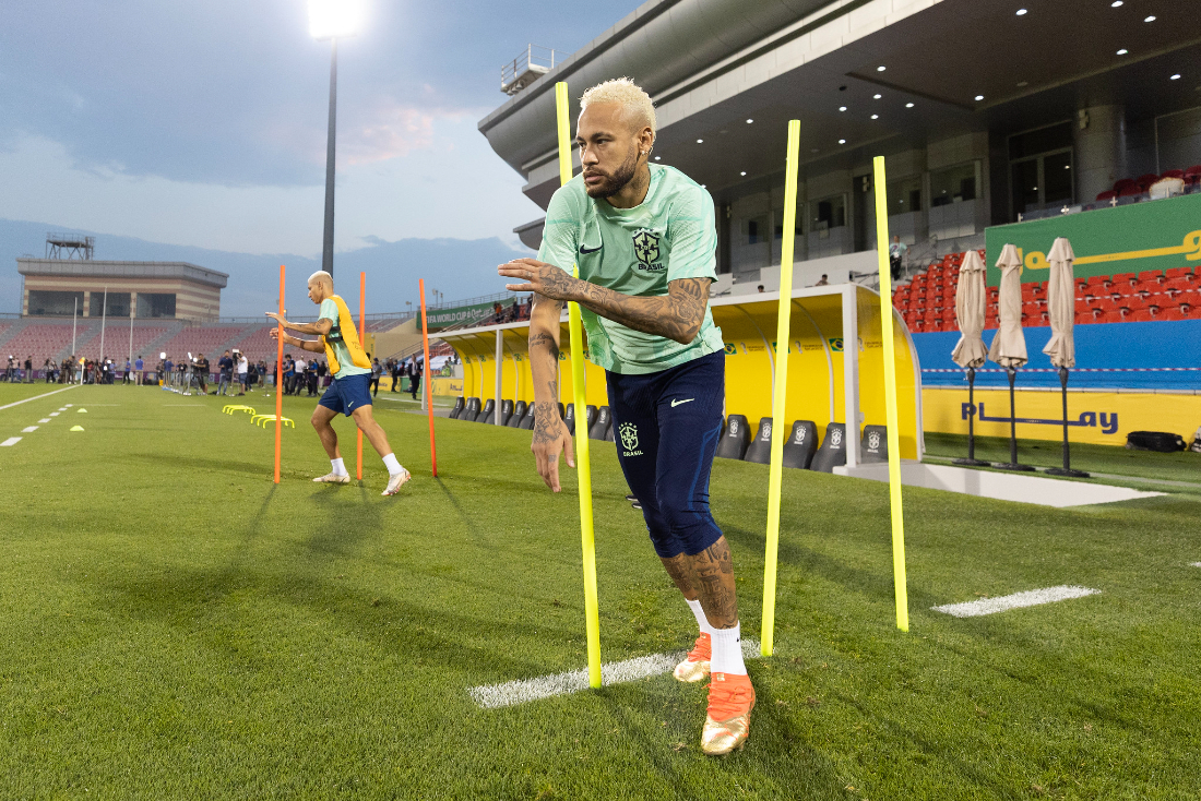 Neymar está a um gol de igualar recorde que Pelé levou quatro anos