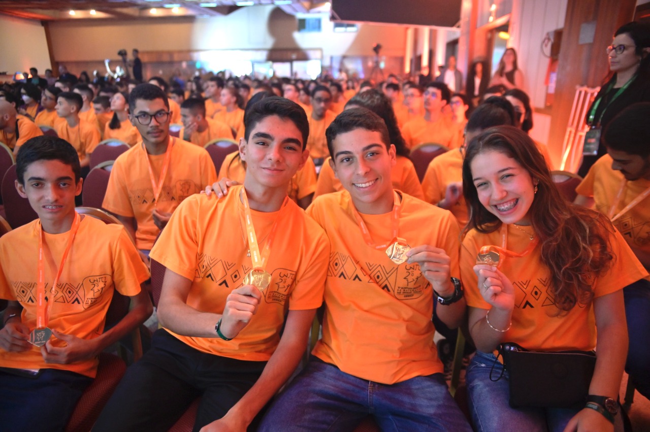 Estudantes baianos conquistam 19 medalhas de ouro em competição de  matemática