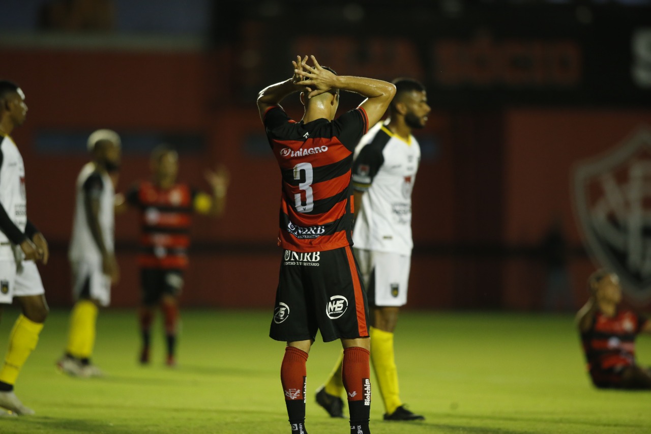 Acompanhe os principais lances do jogo Flamengo 2x1 Campinense