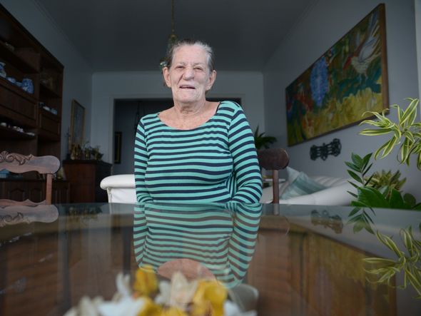 A aposentada Tereza Maria Nascimento Santos, 75, moradora do Oceania  por Paula Fróes