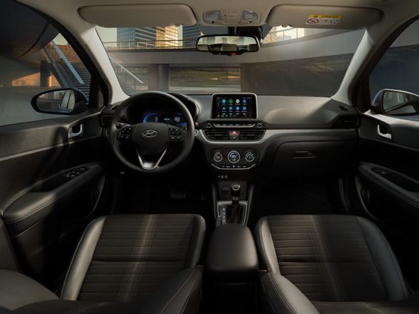 A central multimídia aceita pareamento sem fio com Apple CarPlay e Android Auto