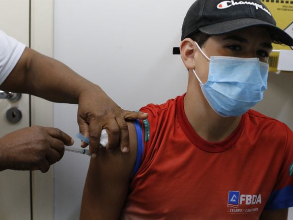 Adolescentes vacinados nesta segunda-feira por Marina Silva/CORREIO
