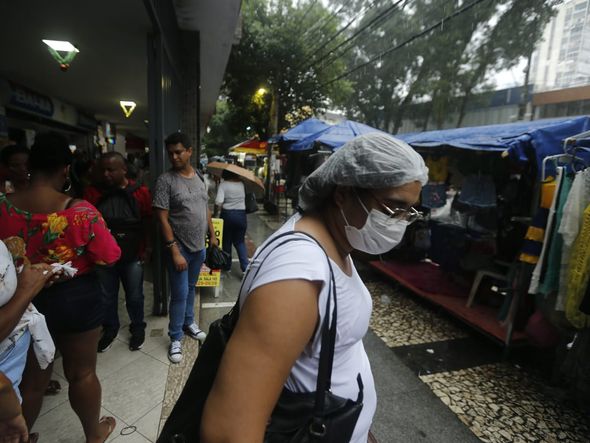 Movimento na avenida estava tímido pela manhã por Arisson Marinho/CORREIO