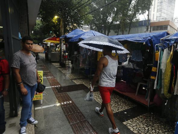 Movimento na avenida estava tímido pela manhã por Arisson Marinho/CORREIO