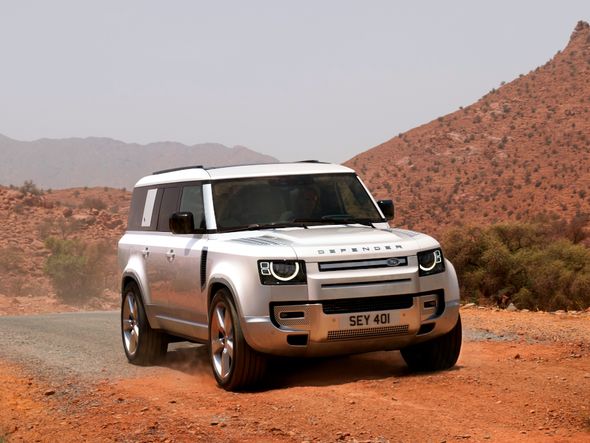 O motor turbodiesel entrega 300 cv de potência