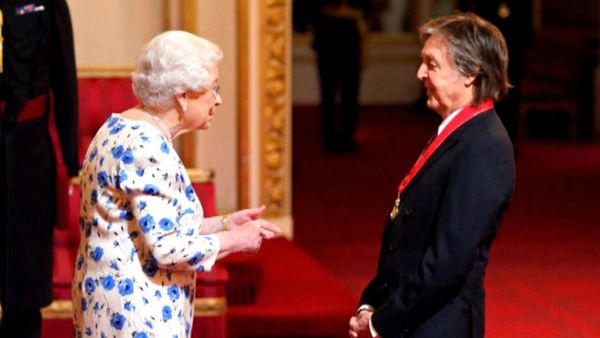 Paul McCartney é um dos Beatles com o título de Sir; Ringo Starr também tem a comenda por reprodução