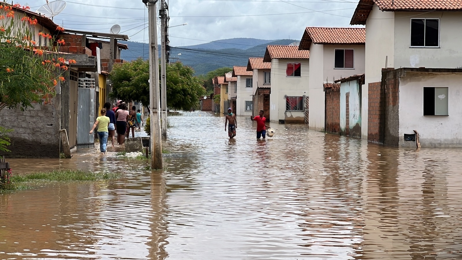 Jequié Faz Campanha Para Recebimento De Doações Aos Desabrigados Da Enchente 