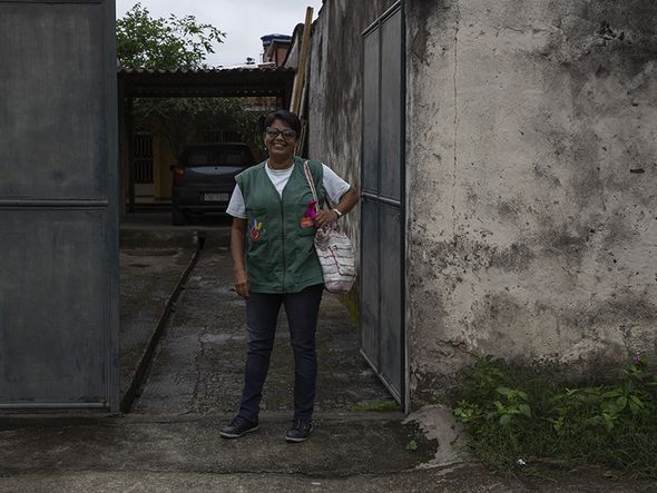 A agente de saúde Rosilene Monnerat atende 223 famílias no bairro Jardim Catarina, em São Gonçalo - Rio de Janeiro. (FOTO DIVULGAÇÃO)