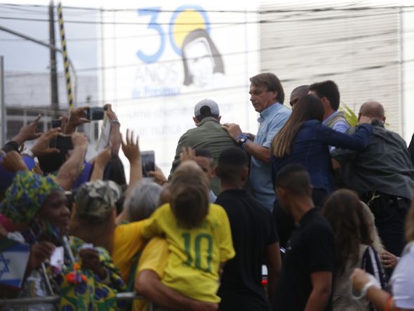 O presidente Jair Bolsonaro no fundo de veículo que o conduziu para o Bonfim por Marina Silva/CORREIO