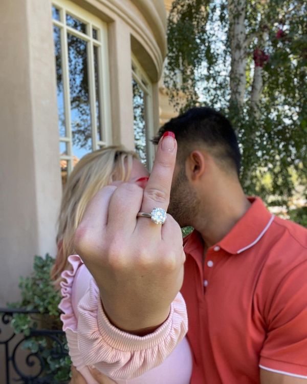 Britney Spears e Sam Asghari anunciaram no Instagram que estão noivos  por reprodução Instagram