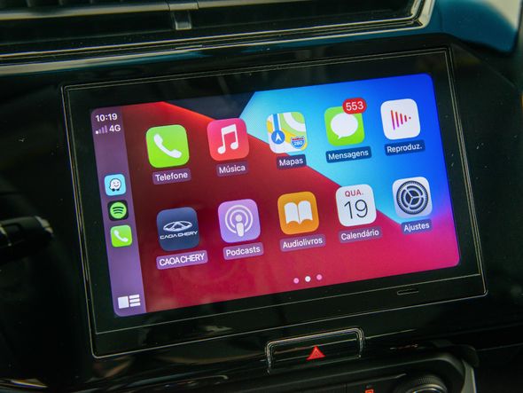 A central é compatível com CarPlay e Android Auto