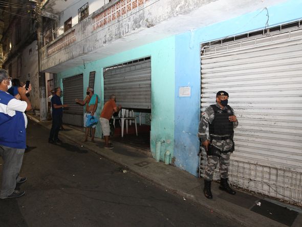 A partir de 17h, PM e Sedur garantiram cumprimento do decreto nas ruas de Salvador por Fernando Vivas/GOVBA