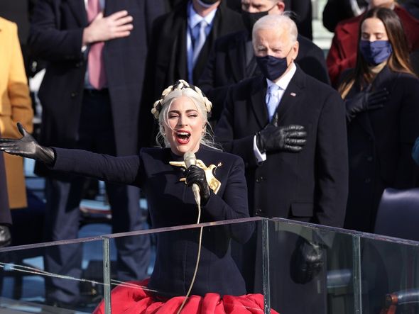 Lady Gaga cantou hino por AFP