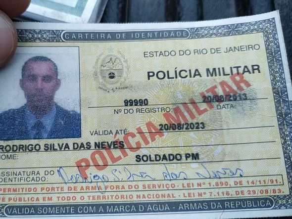 Rodrigo estava com a carteira da PM do Rio de Janeiro por Reprodução