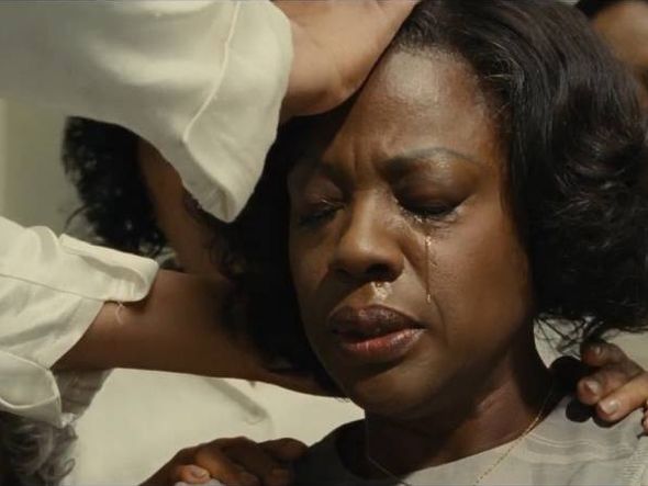 Viola Davis no filme 'Um Limite Entre Nós', que lhe garantiu Oscar, Globo de Ouro e BAFTA por divulgação