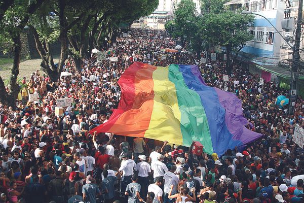 Imagem aérea da Parada LGBTQIA+ em 2002