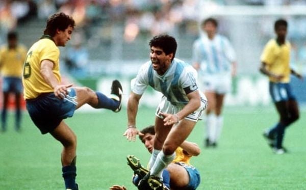 Maradona durante a Copa do Mundo de 1990, no jogo das oitavas entre Argentina e Brasil