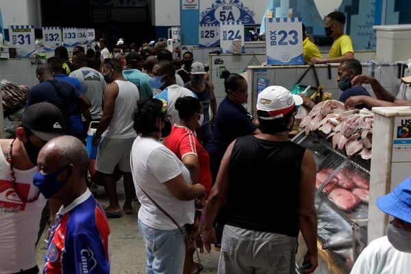 O Mercado do Peixe, em Águas de Meninos, já estava bem movimentando nesta terça-feira (30).
