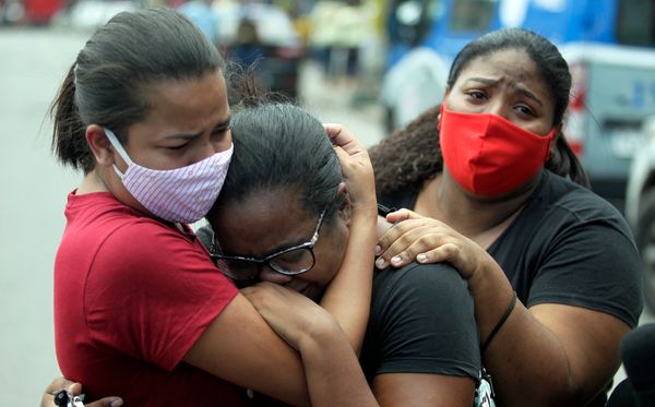 Quando foi atingida por uma bala perdida, Brenda estava acompanhada da mãe e da filha de dois anos. por Arisson Marinho/CORREIO