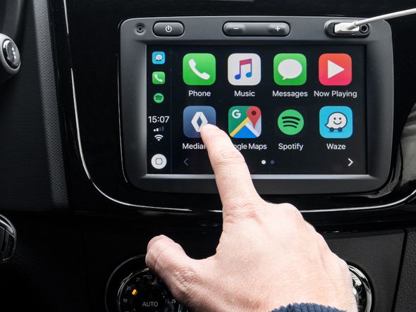 A central multimídia é compatível com Apple CarPlay e Android Auto por Foto: Rodolfo Bührer/Renault