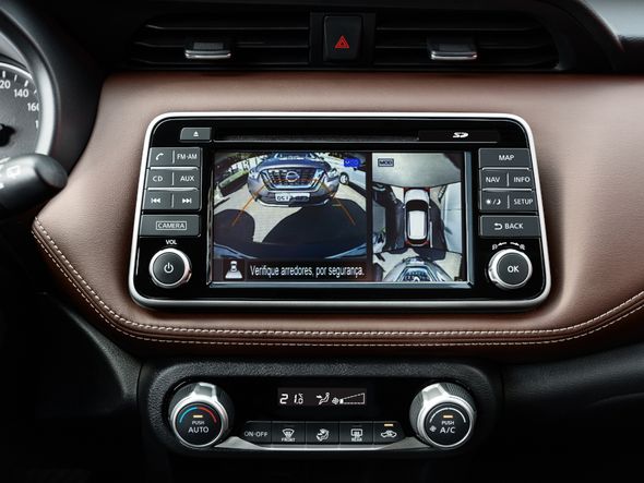 A versão tem quatro câmeras que formam uma visão de 360 graus por Foto: Nissan