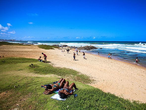 As praias continuam interditadas por decreto municipal.  por Tiago Caldas/CORREIO