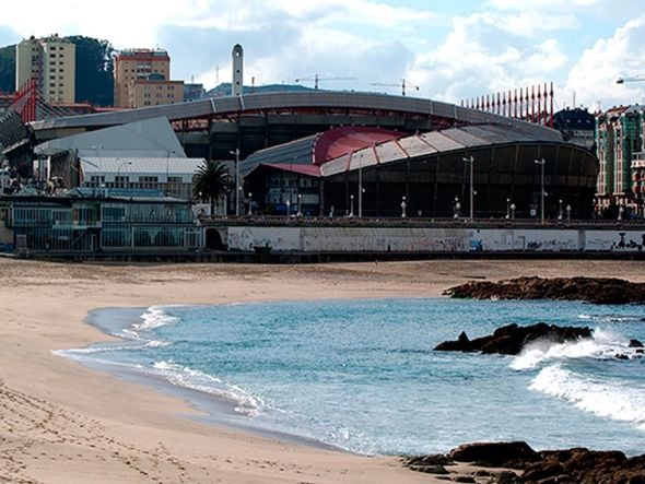 Casa do La Coruña, Estádio Municipal de Riazor tem vista para o mar por Foto: Divulgação