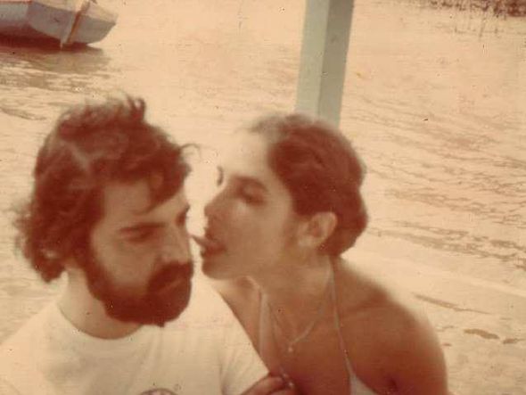 Exercício de linguagem: Setaro e Ediane do Monte (sua segunda esposa), em férias no Ceará, em 1978 por Foto: Reprodução