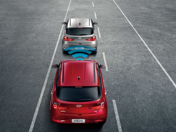 O freio de emergência atua para minimizar os danos de uma eventual colisão por Gráfico: Hyundai