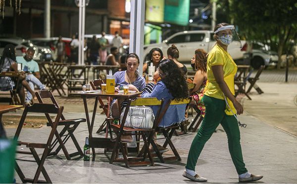 No Rio Vermelho, o movimento dos bares foi maior do que na Barra e na Pituba. por Tiago Caldas/CORREIO