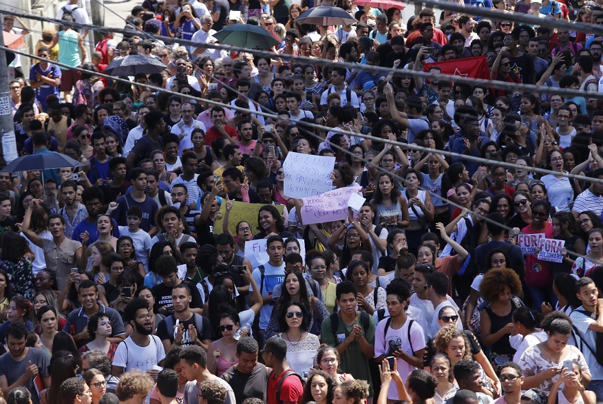 Jornal Correio Ato Contra Bloqueio De Verba Do Mec Reúne Manifestantes Na Reitoria Da Ufba