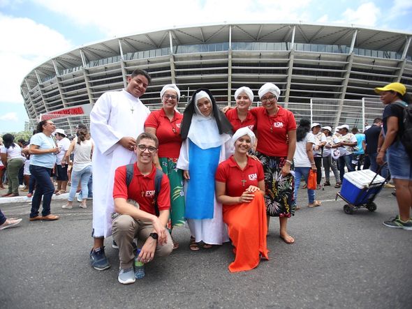 De turbante, estrangeiros levaram até cosplay de Irmã Dulce por Foto: Tiago Caldas/CORREIO