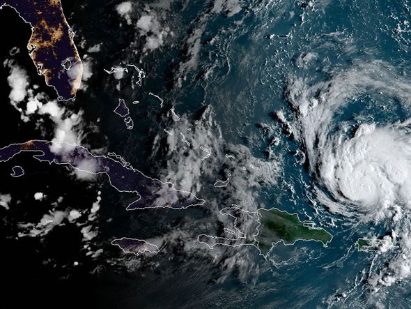 Imagem de satélite da aproximação do furacão Dorian por AFP