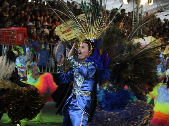 Mistura de samba e forró marcaram as apresentações por (Foto: Arisson Marinho/CORREIO)