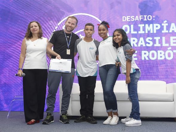 O 2º lugar ficou com o Projeto Olhando para o Futuro/ Equipe Robolife - Escola Sesi Candeias  por Foto: Marina Silva/ CORREIO