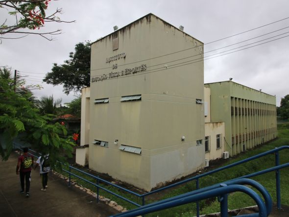 O instituto fica localizado em uma parte isolada do campus do Pici e, segundo os alunos, não tem transporte adequado para a área  por Foto: Mauri Melo/O Povo