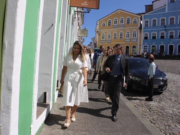 Paula Mourão chegando ao Senac Pelourinho por Fotos de Divulgação