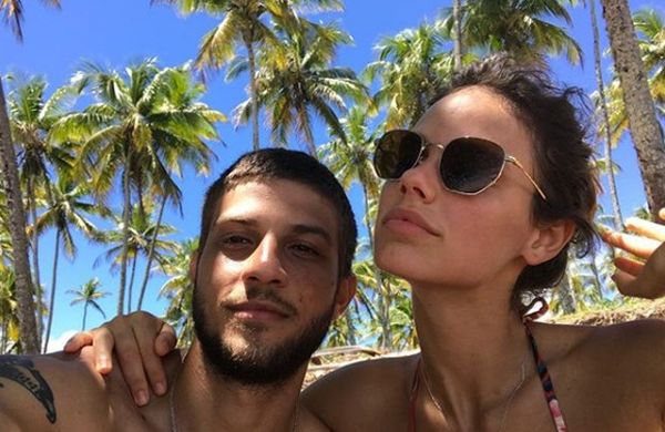 Chay Suede e Laura Neiva vão curtir a virada em Morro de São Paulo por Reprodução