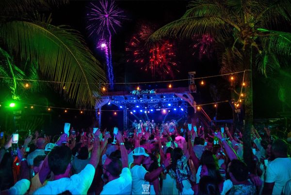 Festa de réveillon Sete Ondas, na Praia do Flamengo, com 10% de desconto válido para compras pelo Sympla por Foto: Divulgação